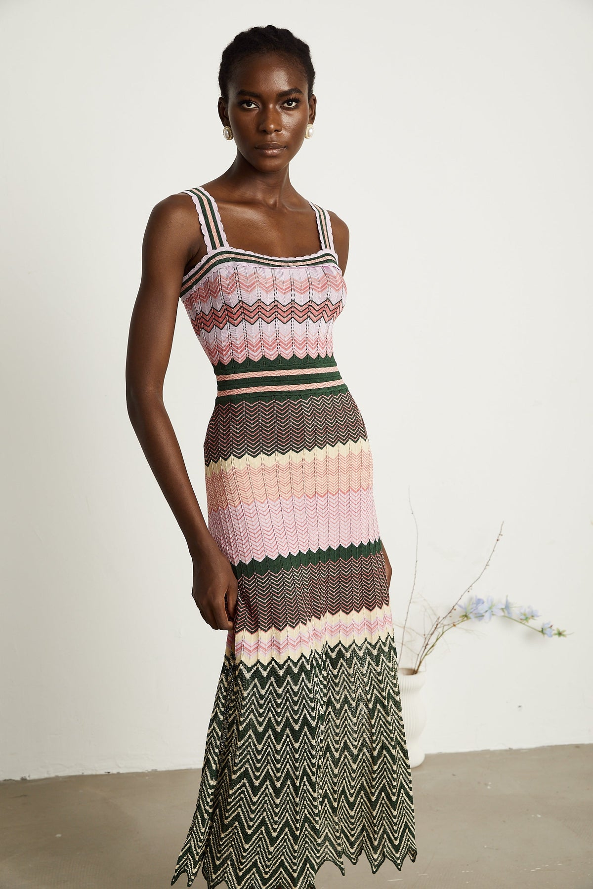 Lina | Sleeveless Contrast-Color Knit Ladies Day Dress