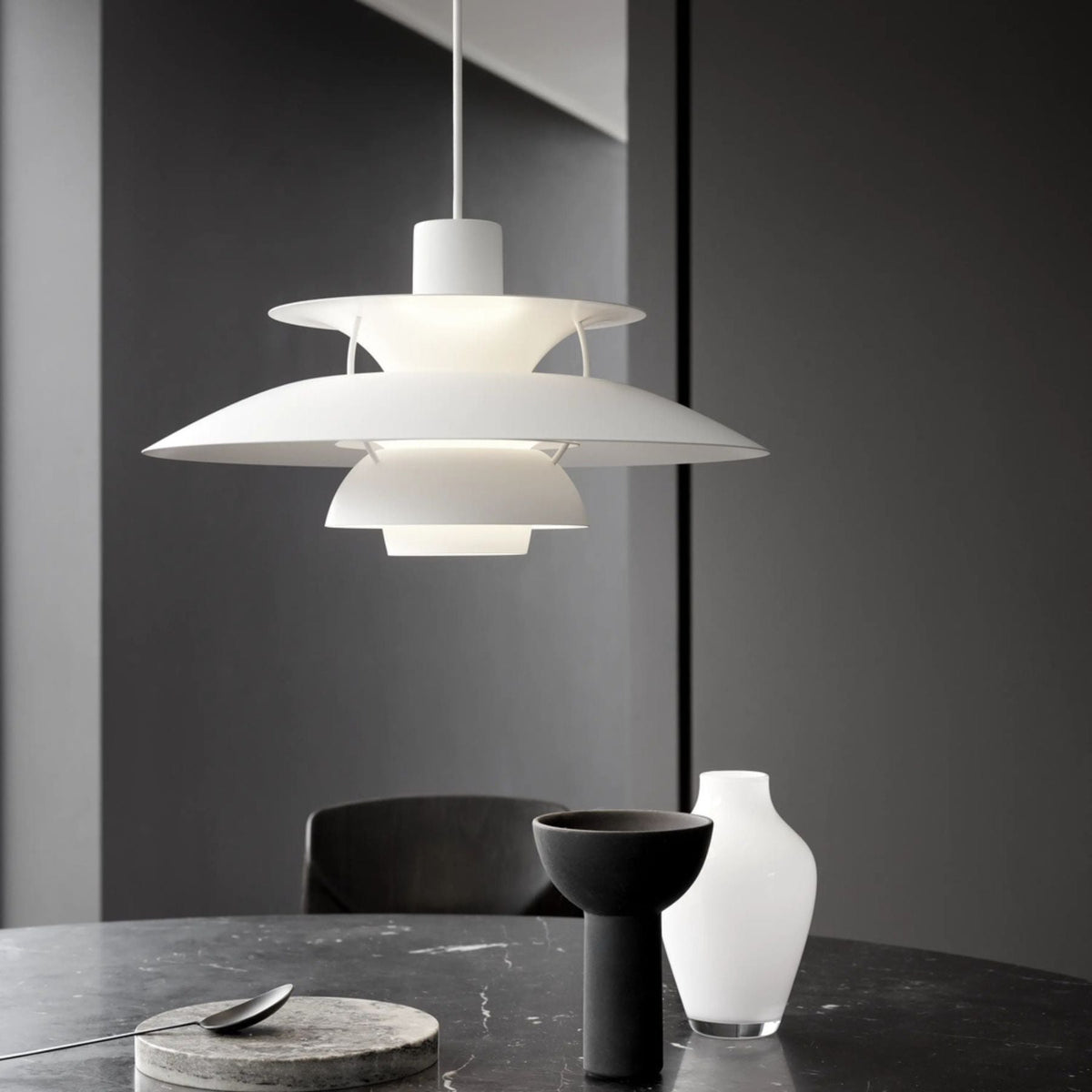 Modern Metal Ceiling Lamp with Ambient Light – Ideal for Living Room or Bedroom
